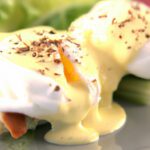 Keto Poached Eggs with Hollandaise Sauce: A Low-Carb Delight
