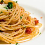 Wholesome Whole-Wheat Spaghetti with Garlic & Olive Oil Delight